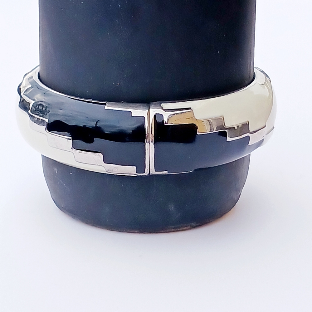 DECO BRACELET HINGED black white enamel silvertone